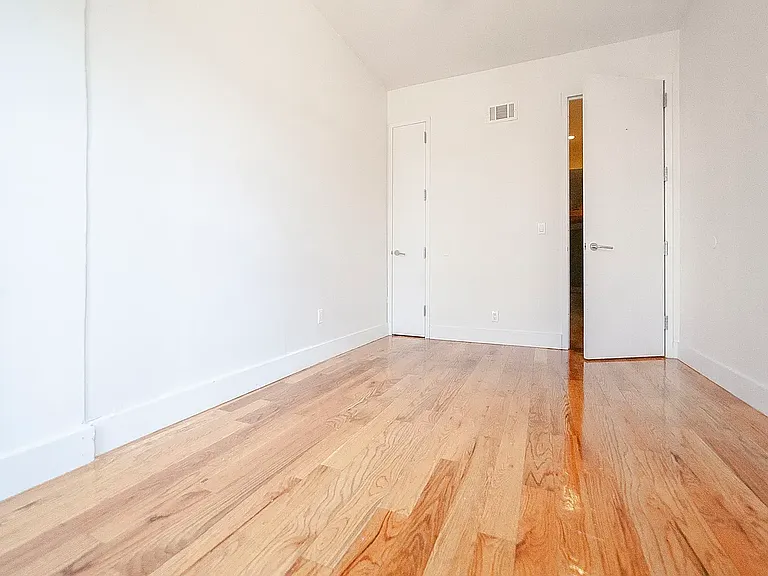 96 George St #2R — Photo 4
