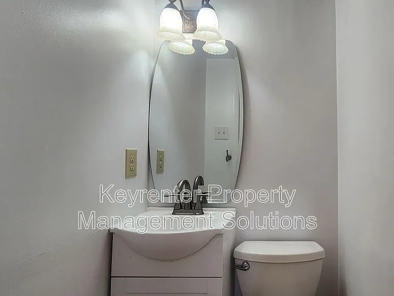 813 Highland Ave — Photo 10