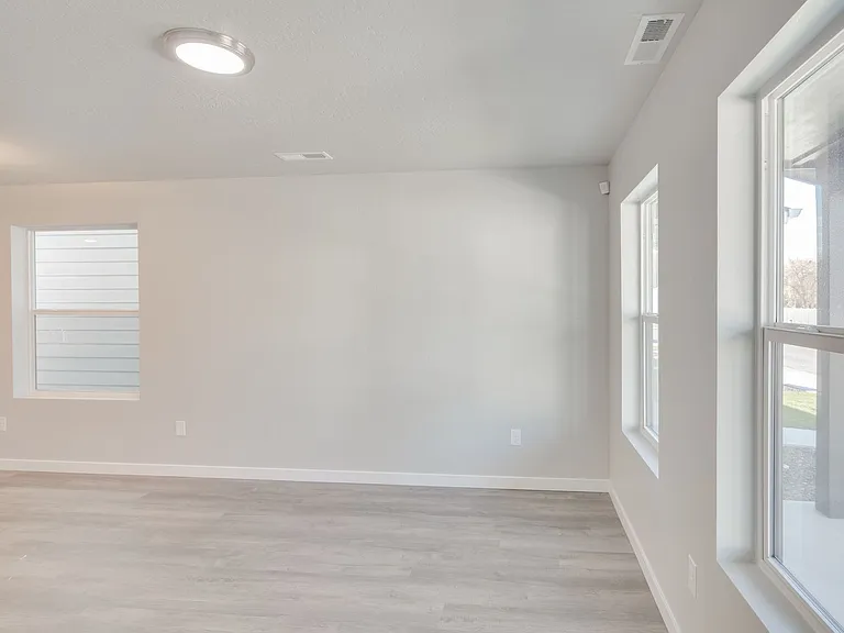 11037 W Crestwater Ln — Photo 2