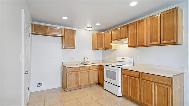 3324 Shangri La Dr — Photo 3