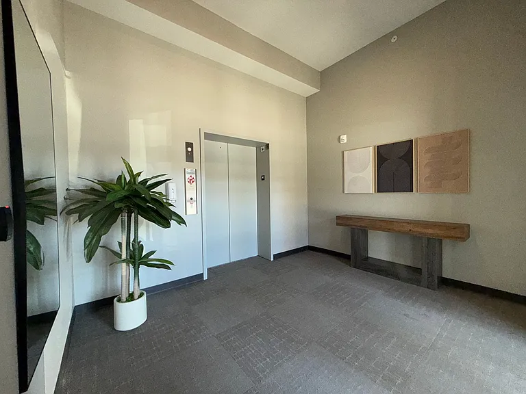 Depot Building D Luxury Rentals — Photo 5