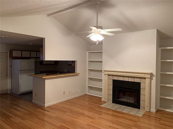 4th image of 2901 Jadewood Ct APT B
