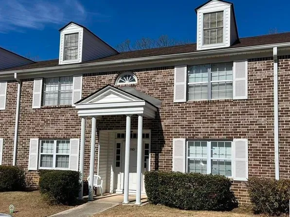 2110 Montreat Ln APT A, Vestavia Hills, AL 35216