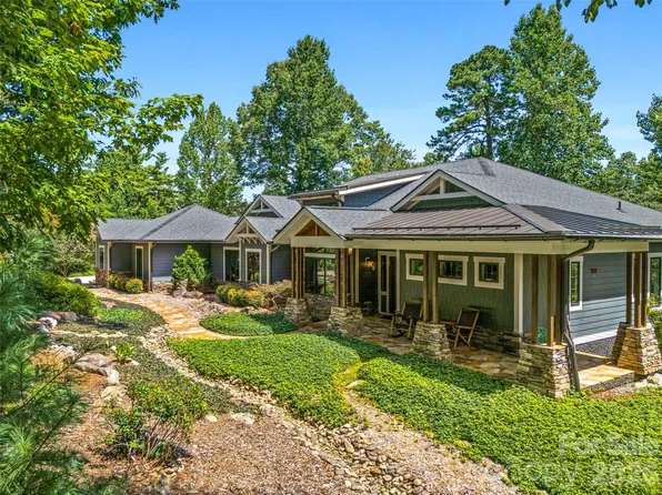 72 Dusky Ct, Hendersonville, NC 28739