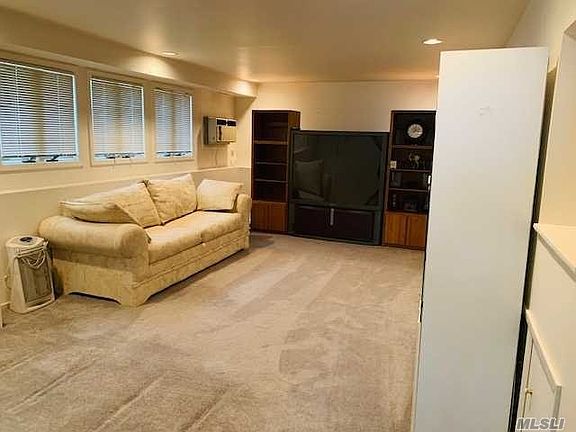 3rd image of 73 Floral Dr W