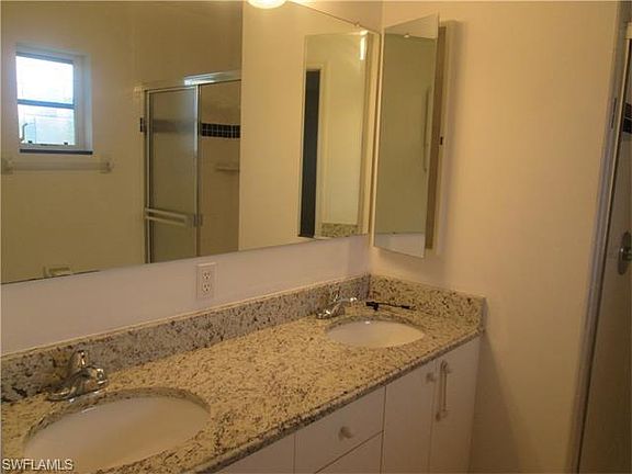 5th image of 209 SE 22nd Ter