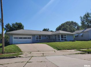 1649 Northlawn Rd, Davenport, IA 52804