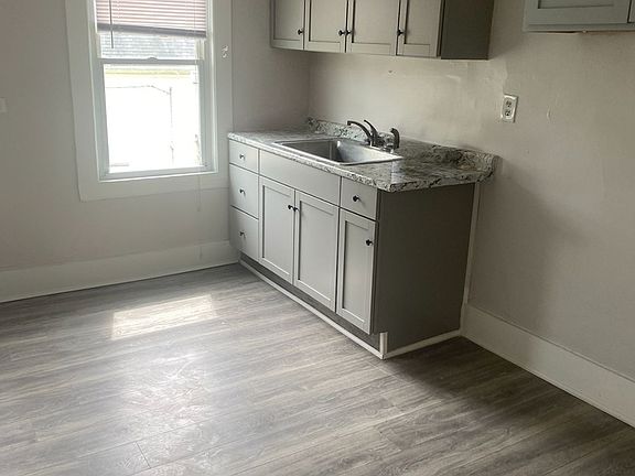 5th image of 2200 W 103rd St #Up