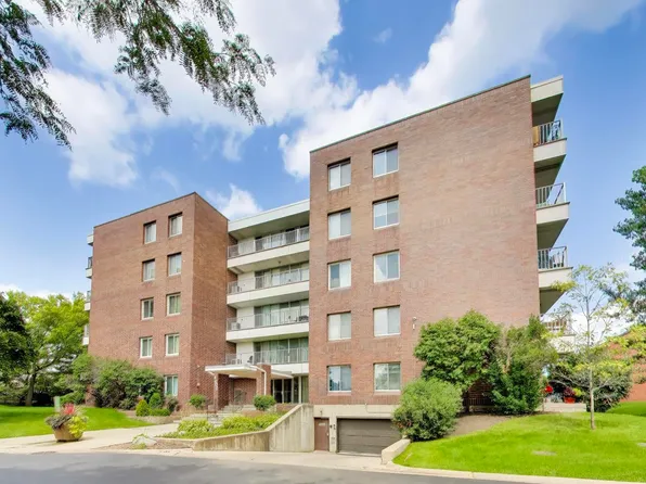 4000 Triumvera Dr #508, Glenview, IL 60025