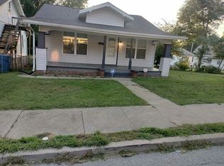 820 Park Dr, Alton, IL 62002