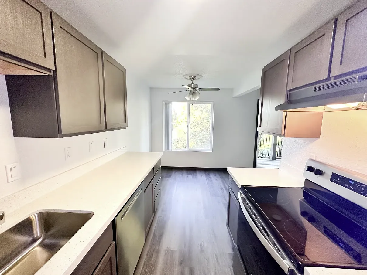 Shoreside Village Apartments — Photo 4