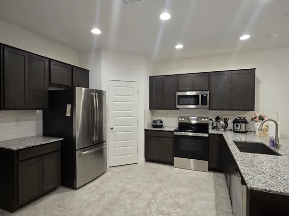 5022 N 88th Dr, Glendale, AZ 85305