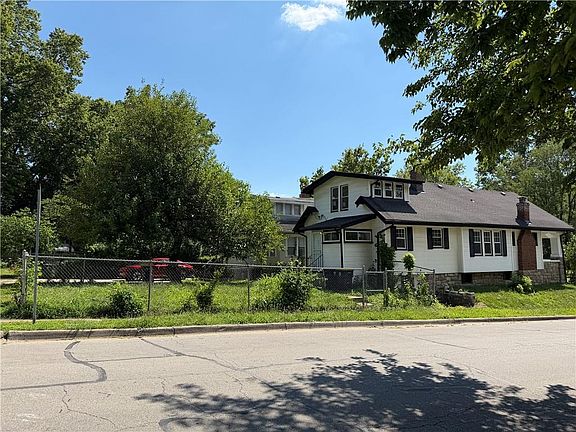 3rd image of 5001 Paseo Blvd