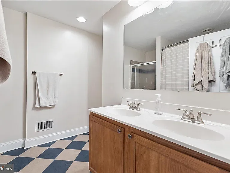 522 S Clinton St — Photo 19