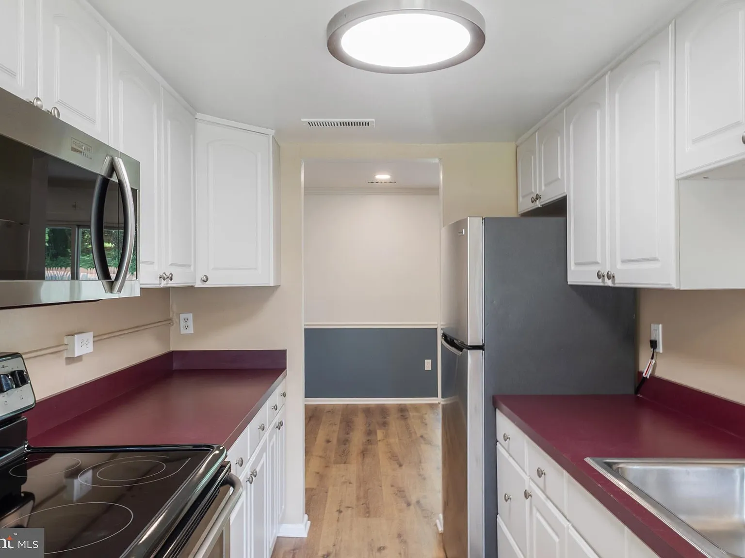 3 bed, 1.5 bath, 1200 sqft, $2,700 — Photo 3