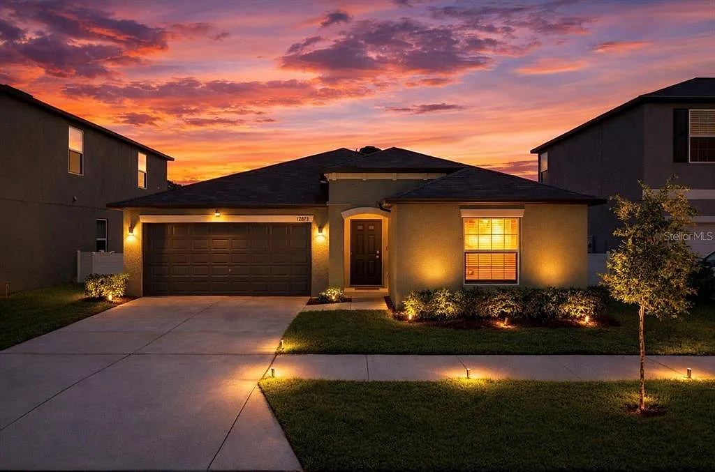 4 bed, 2.0 bath, 1935 sqft, $2,550 — Photo 2