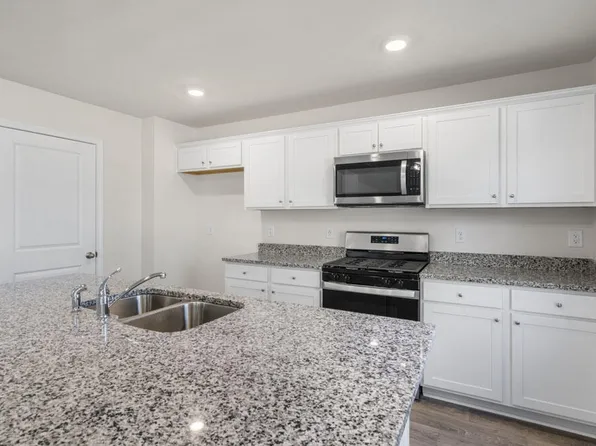 206 Palm Dr, Sanford, NC 27332