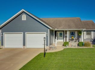 55585 English Point Ct, Osceola, IN 46561