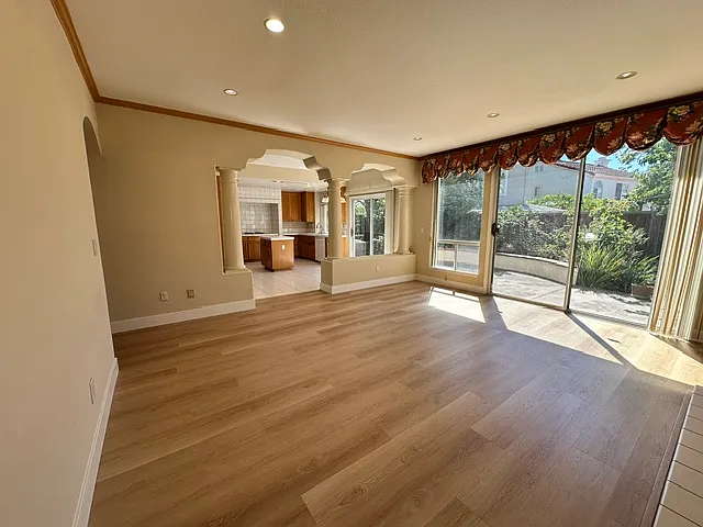 353 Silverlake Ct — Photo 4