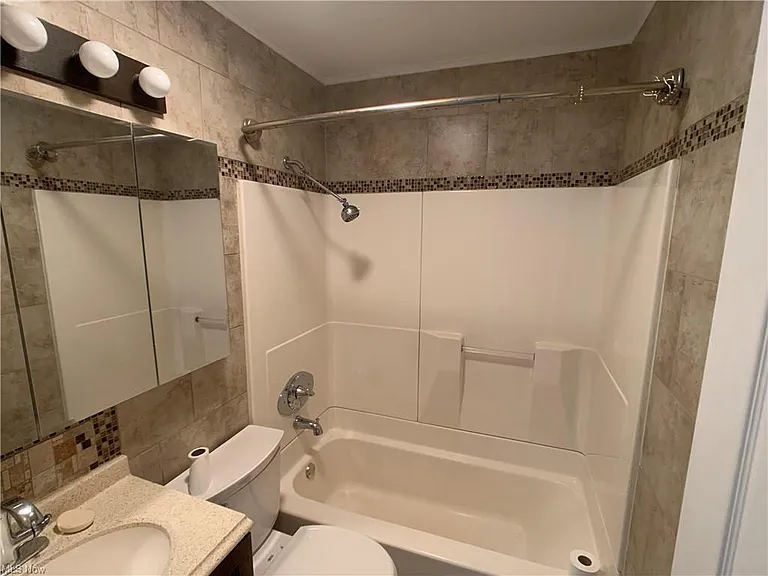 268 N Roanoke Ave — Photo 6