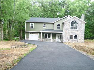 16 Bassett Ln, Mine Hill, NJ 07803