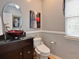 941 Par Dr, Algonquin, IL 60102