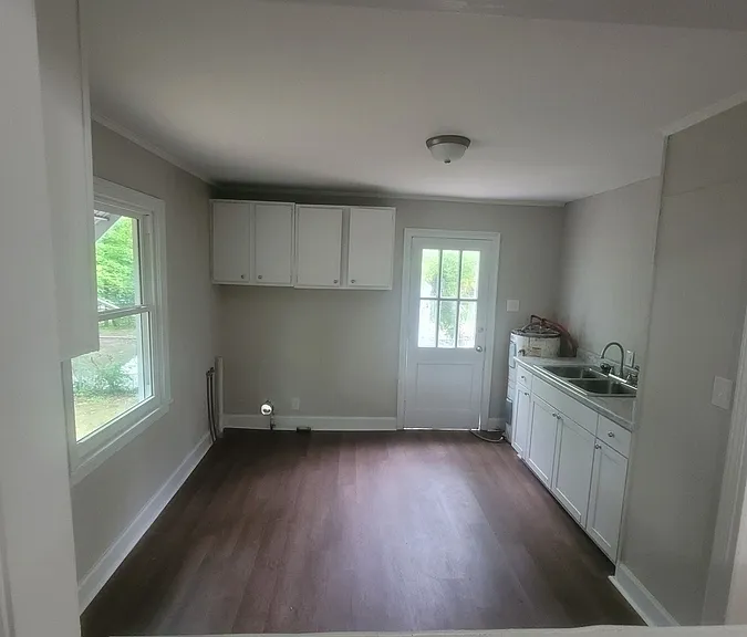 1015 Louise Rd — Photo 2