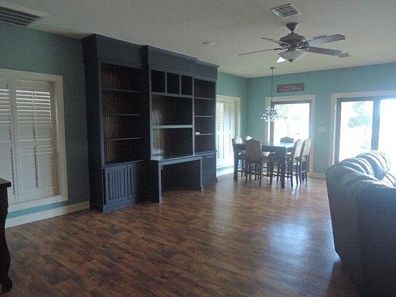 4th image of 251 Lakeview Dr