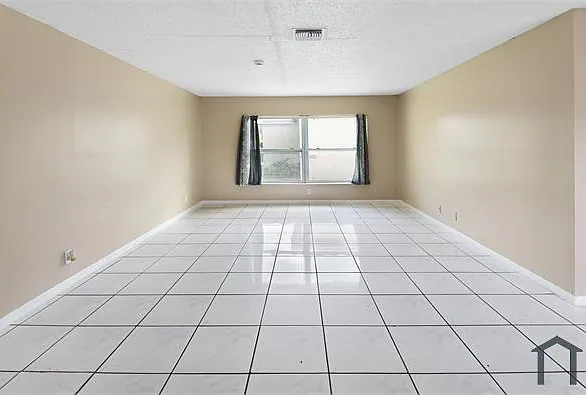4 bed, $2,985 — Photo 4