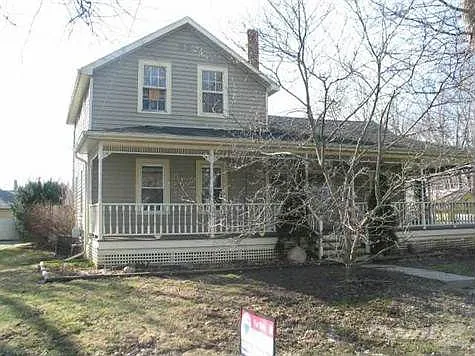 318 Russell St photo 1
