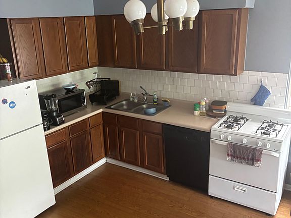5th image of 2525 N Ashland Ave APT 2F