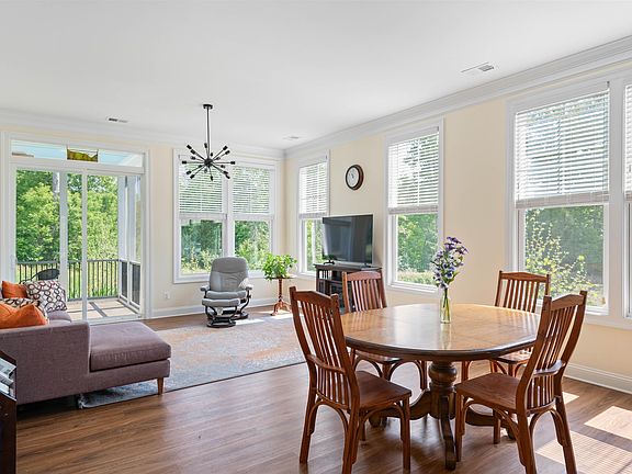 4th image of 322 Claibourne Rd