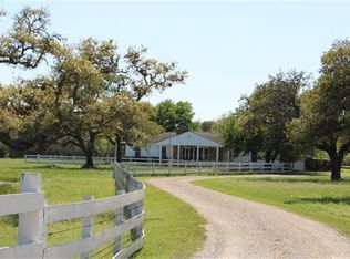 1074 Struss Ln, Columbus, TX 78934