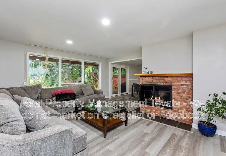 19609 4th Ave S — Photo 2