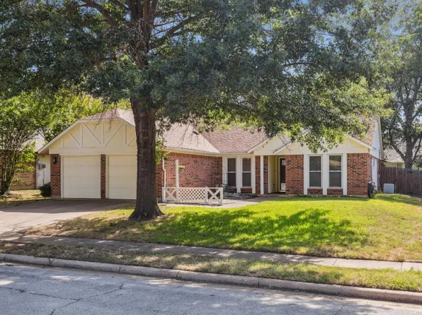 803 Dickey Dr, Euless, TX 76040