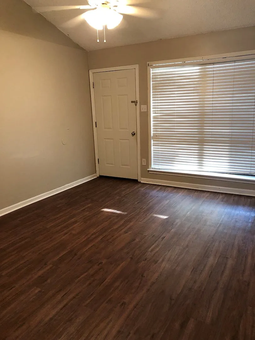 Must see this Remolded 2 Bedroom 2 Bath Townhome Avail NOW — Photo 2