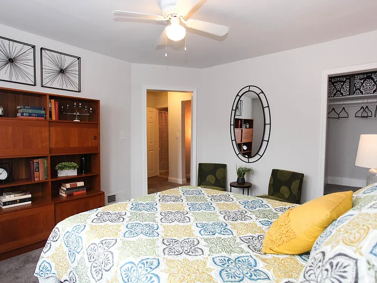 Lothian and Oakridge Apartments — Photo 6