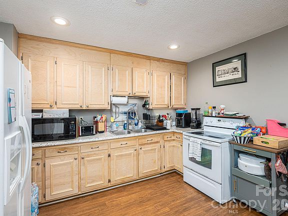 5th image of 104 White St