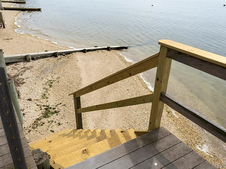 1429 Peconic Bay Blvd — Photo 27
