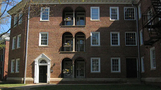 Ardmore Arms Apartments — Photo 3