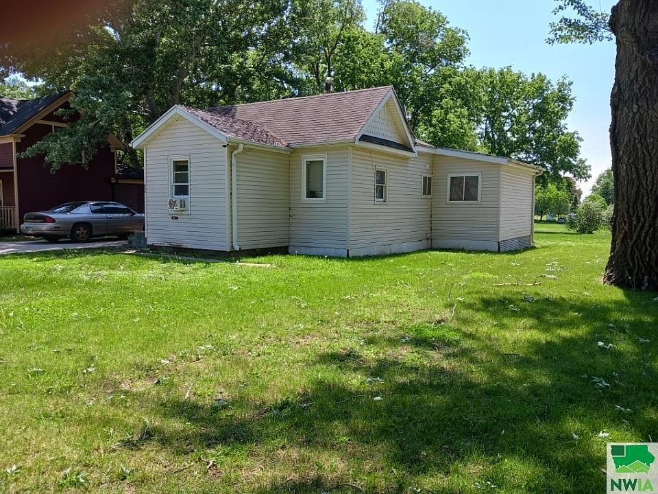 1st image of 804 W Cedar St
