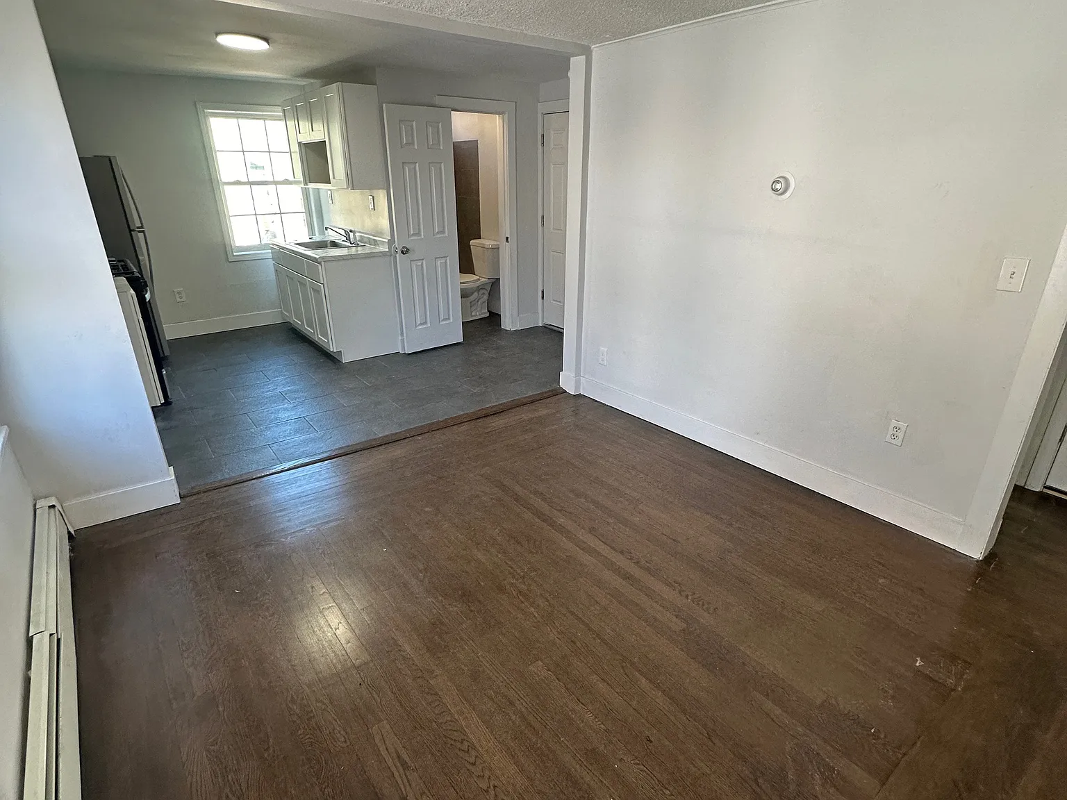 5 bed, 1300 sqft, $2,300 — Photo 4