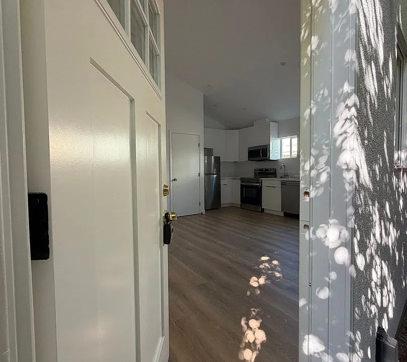 5560-5562 Riverton