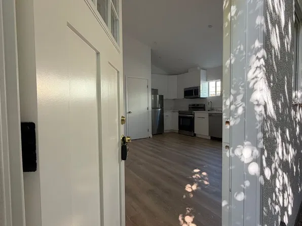 5560-5562 Riverton