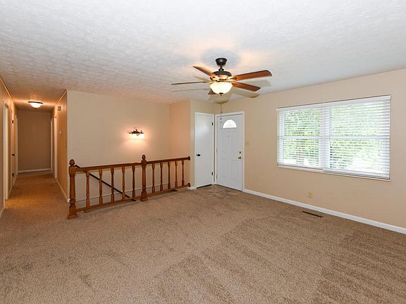 3rd image of 4632 Robinhood Cir