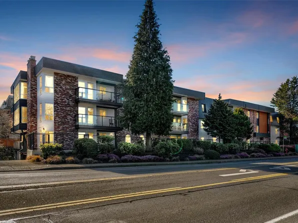 1725 Cedar Hill Cross Rd #301, Saanich, BC V8P 2P8