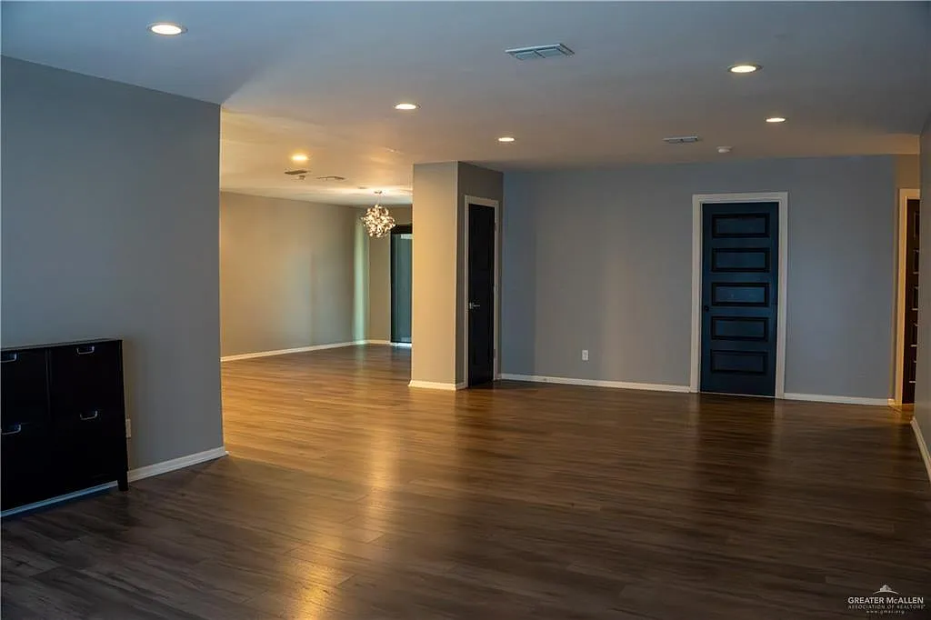 4 bed, 3.0 bath, 3658 sqft, $3,000 — Photo 3