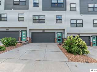 3105 Mayberry Plz, Omaha, NE 68105