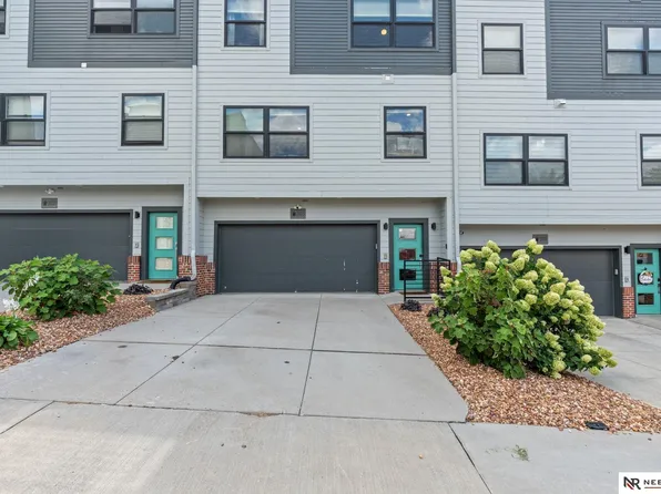 3105 Mayberry Plz, Omaha, NE 68105