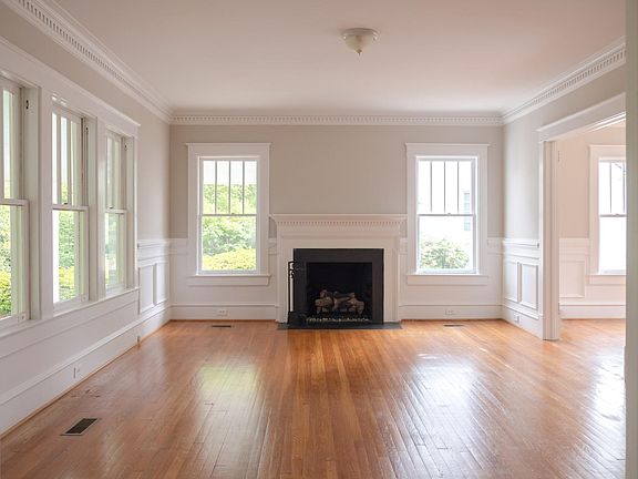 Formal LR with gas log fireplace